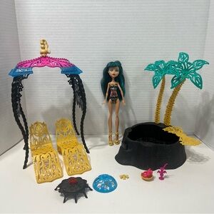 MONSTER HIGH Doll 13 wishes Cleo de Nile and playset toys